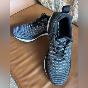 Nike Womens Reactx Infinity Run 4 Oreo Black/Gray Flyknit Running Shoes size 10